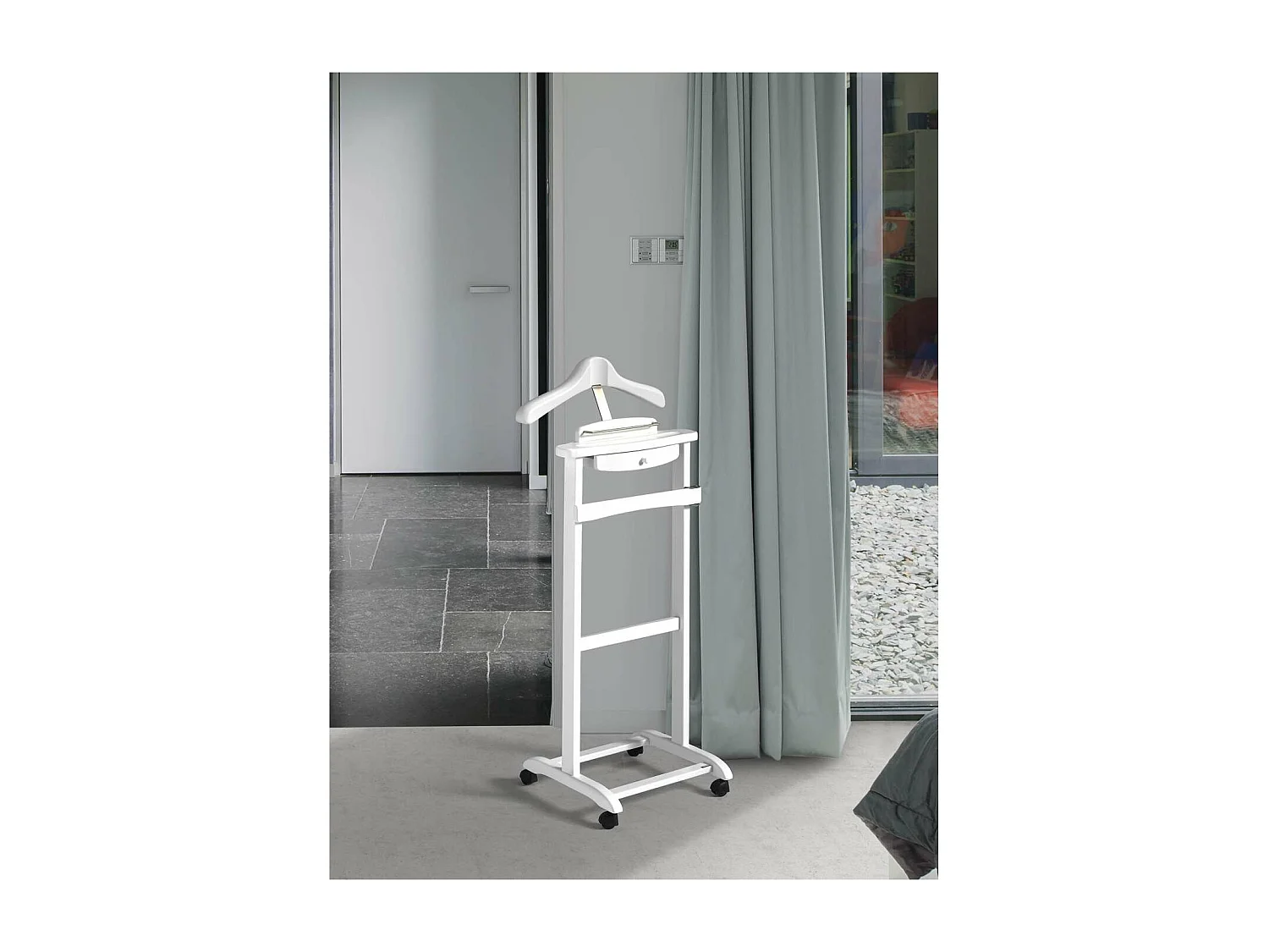 Galán de noche clásico 353 lacado en color blanco, 110cm(alto) 47cm(ancho) 35cm(largo)