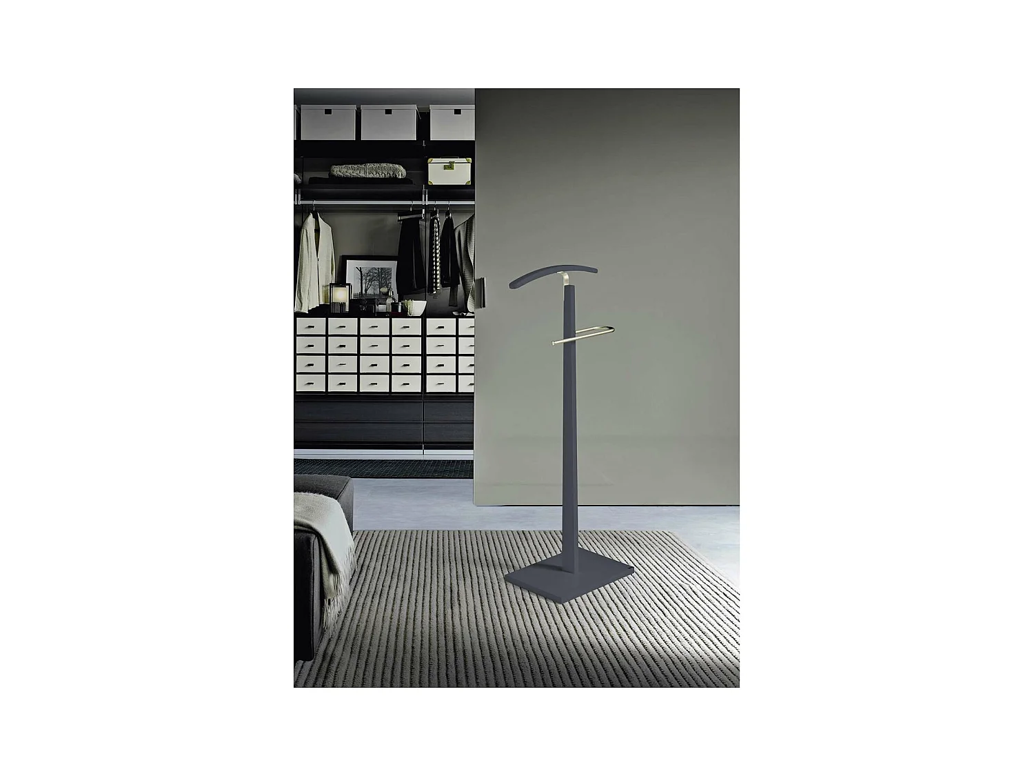 Galan 303 herraje cromo satinado y madera color azabache. 114 cm (alto), 48 cm (ancho), 28