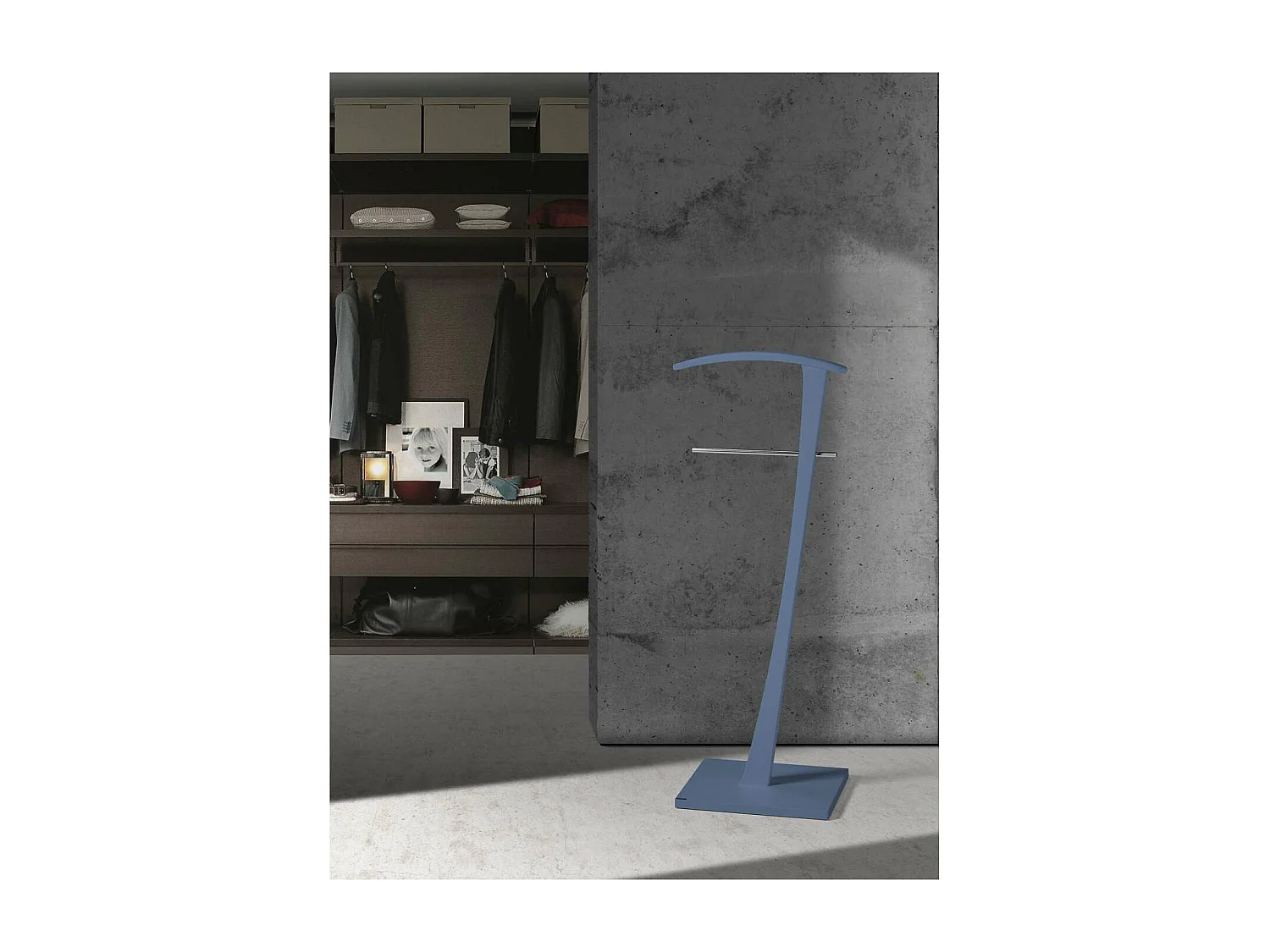 Galan 310 herraje cromo satinado lacado azul, 115cm(alto) 48cm(ancho) 28cm(largo)