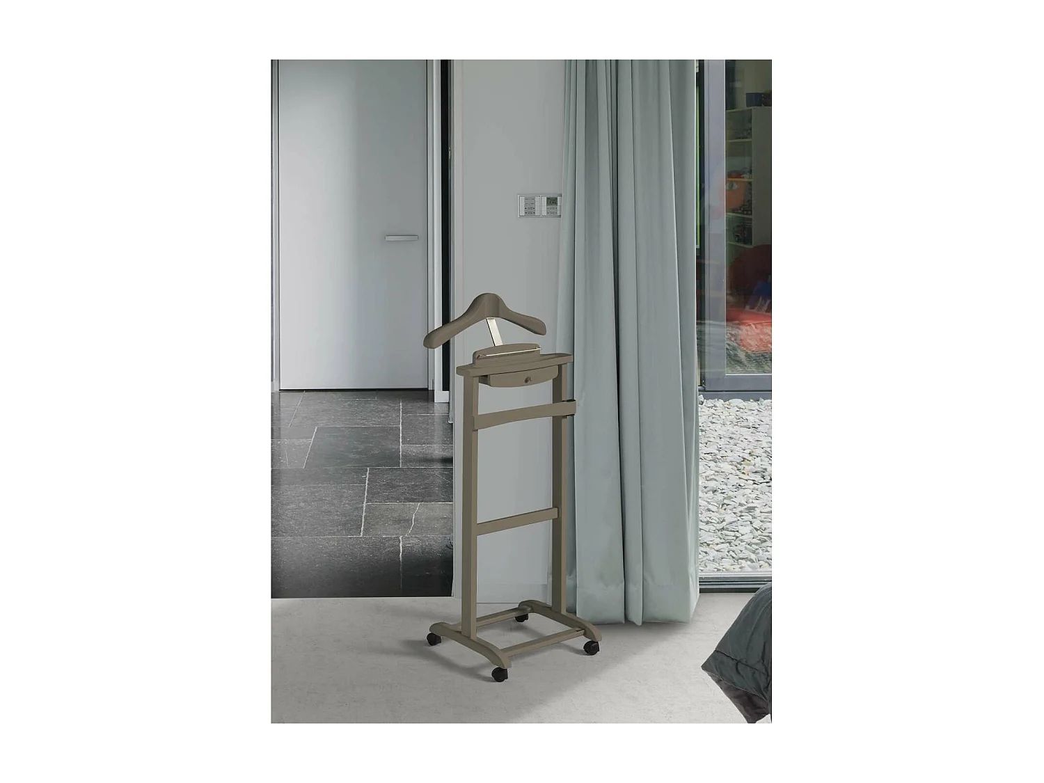 Galán de noche clásico 353 lacado en color moka, 110cm(alto) 47cm(ancho) 35cm(largo)