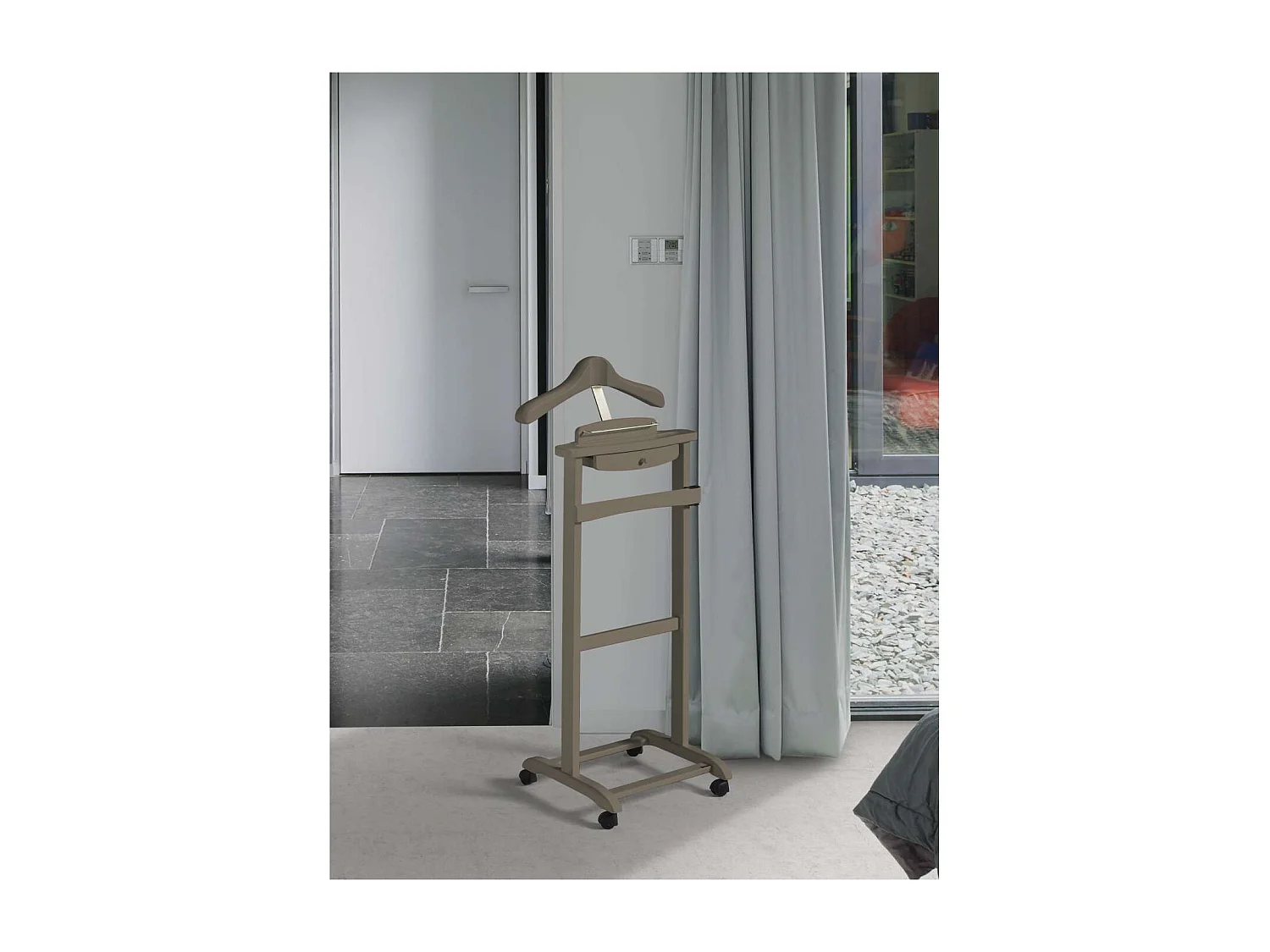 Galán de noche clásico 353 lacado en color moka, 110cm(alto) 47cm(ancho) 35cm(largo)