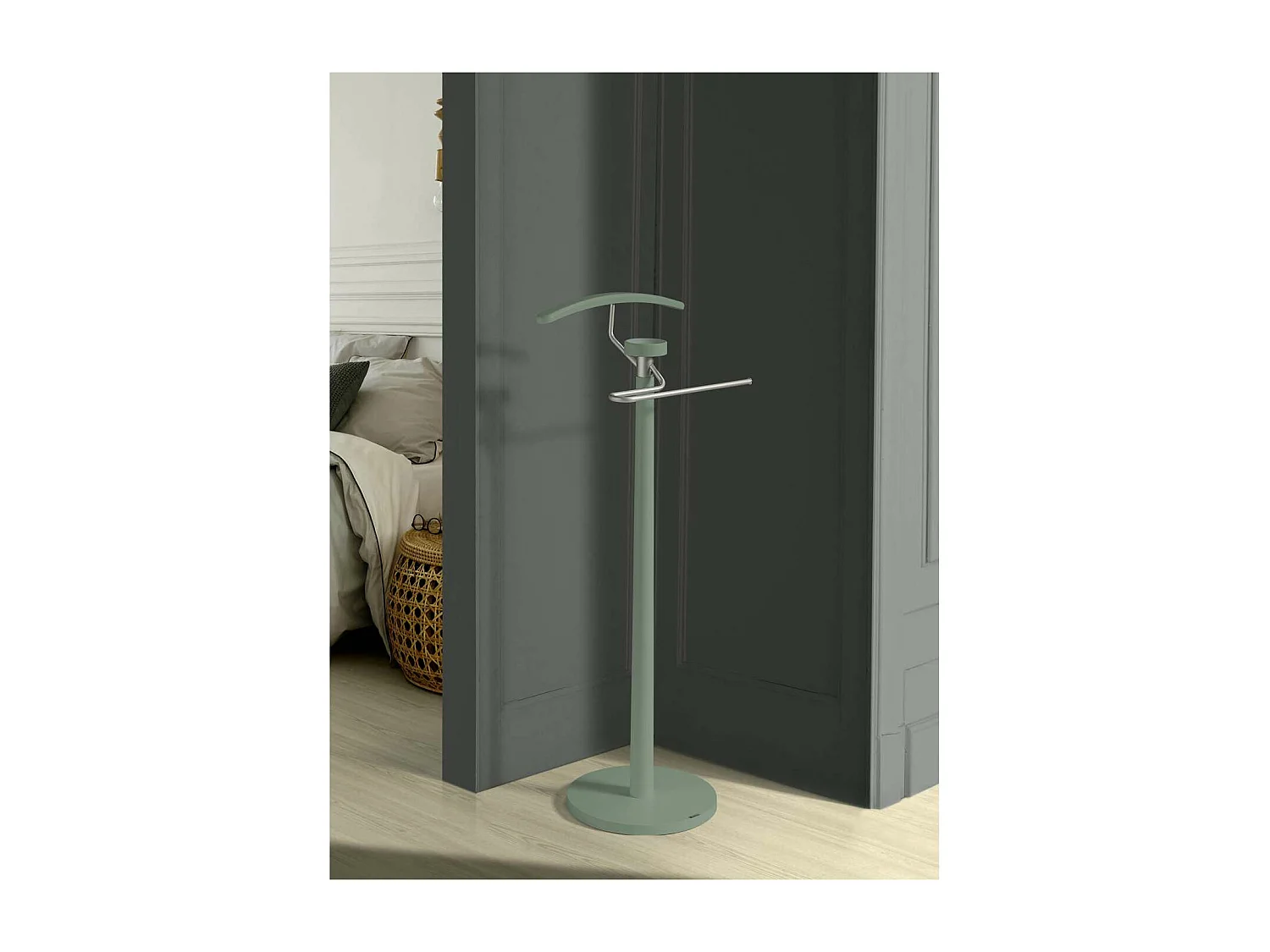 Galan 338 cromo satinado lacado en verde. 112 cm(alto), 46 cm(ancho), 34 cm(fondo)