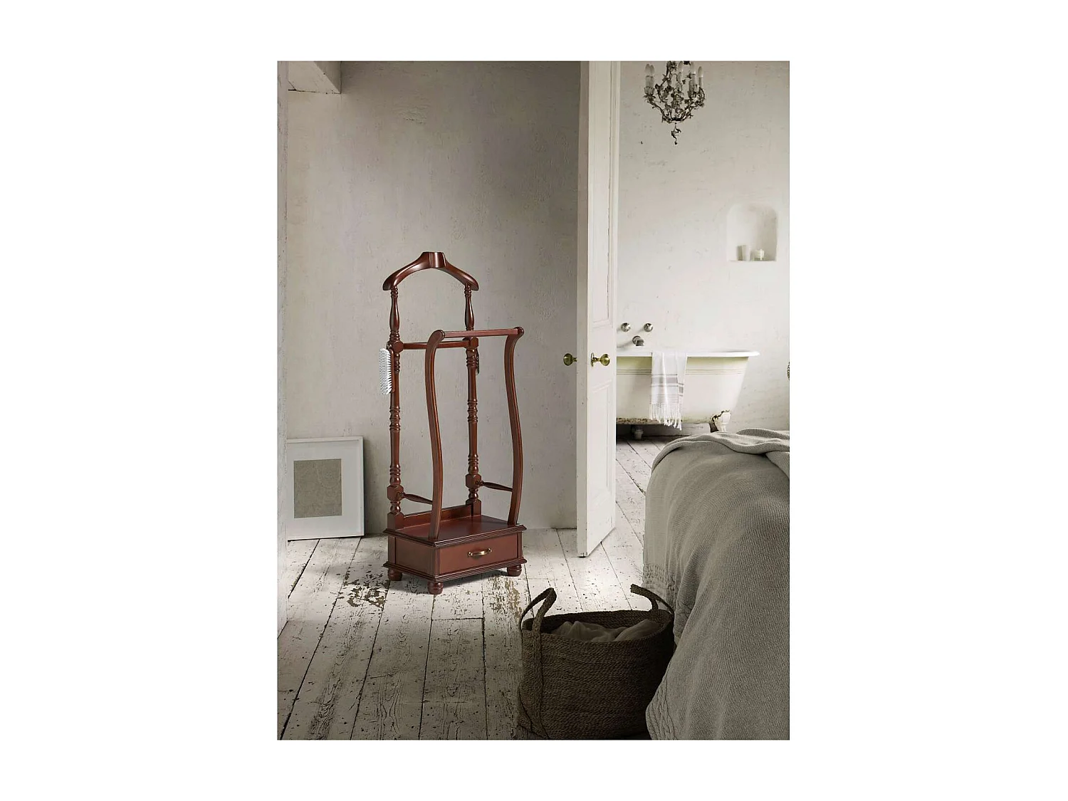 Galán de noche clásico 344 lacado en color nogal, 120cm(alto) 46cm(ancho) 20cm(largo)