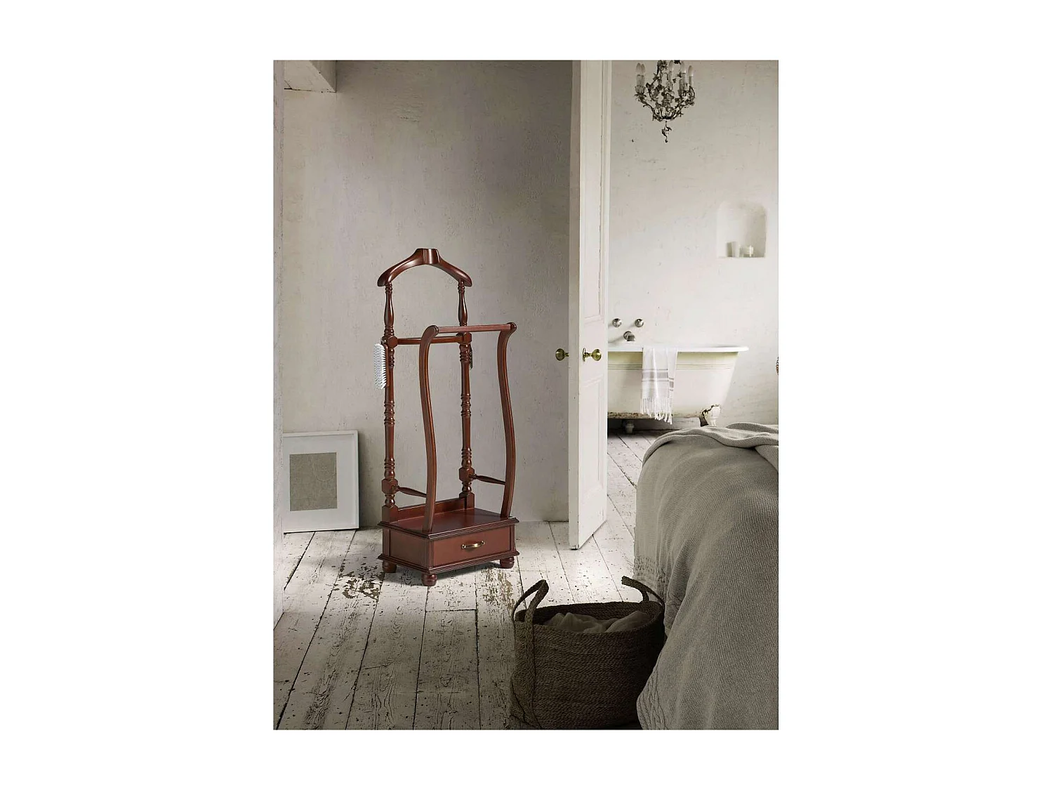 Galán de noche clásico 344 lacado en color nogal, 120cm(alto) 46cm(ancho) 20cm(largo)