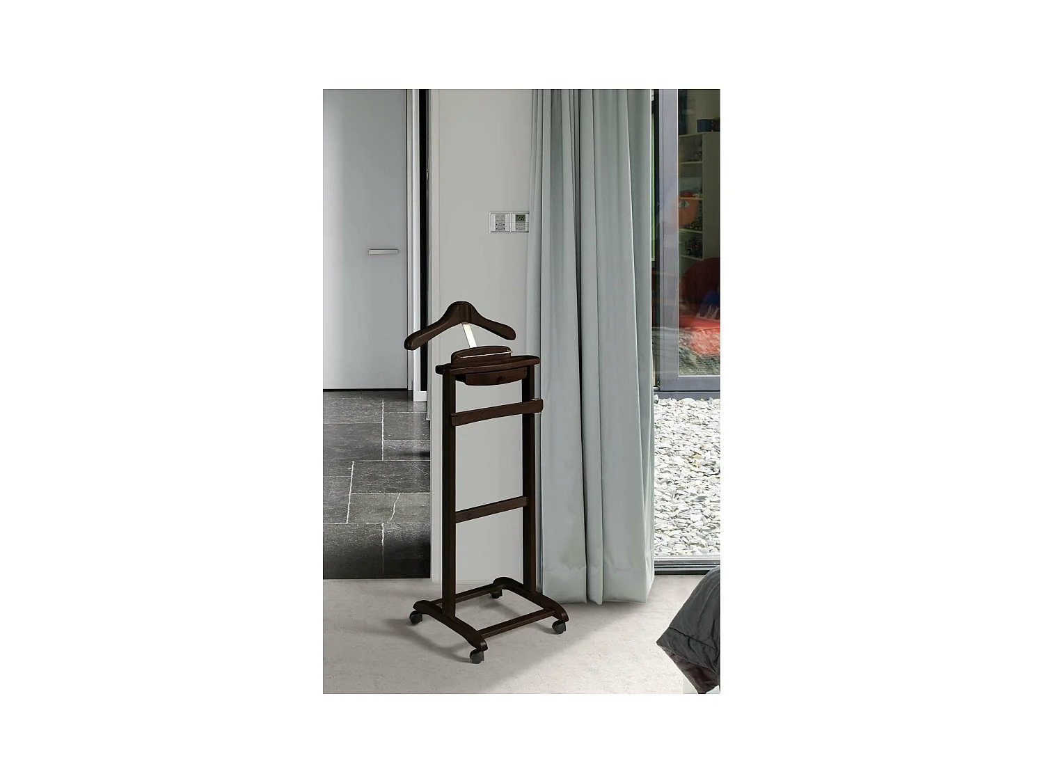 Galán de noche clásico 353 lacado en color wengue, 110cm(alto) 47cm(ancho) 35cm(largo)