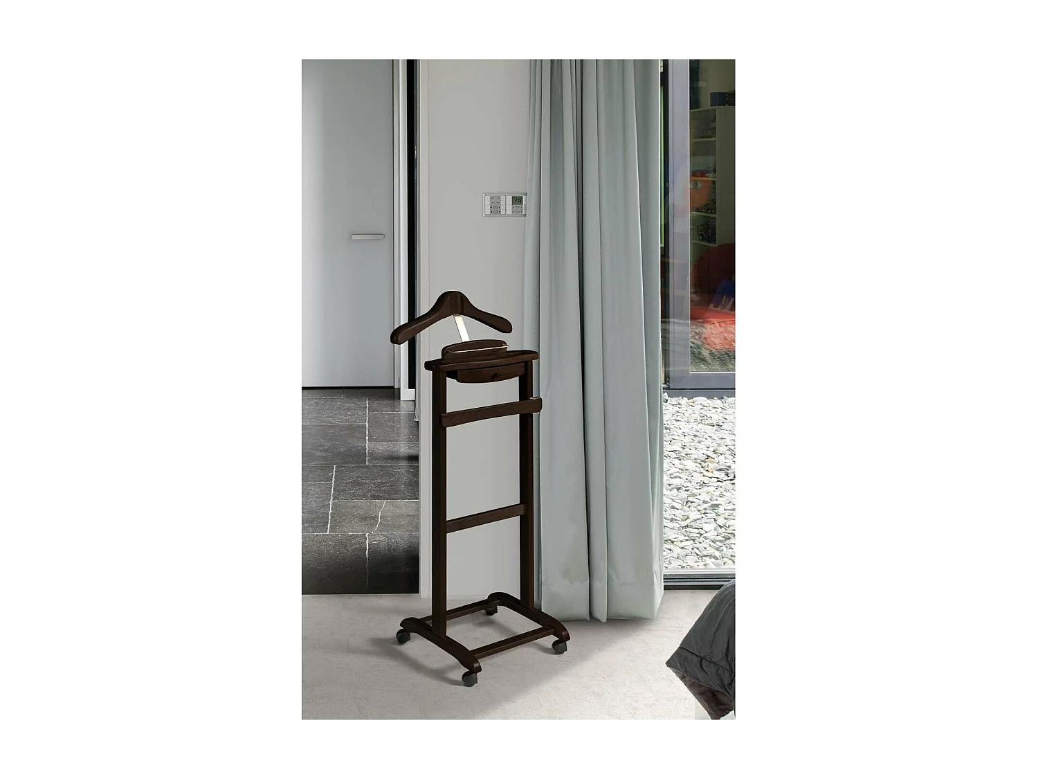 Galán de noche clásico 353 lacado en color wengue, 110cm(alto) 47cm(ancho) 35cm(largo)