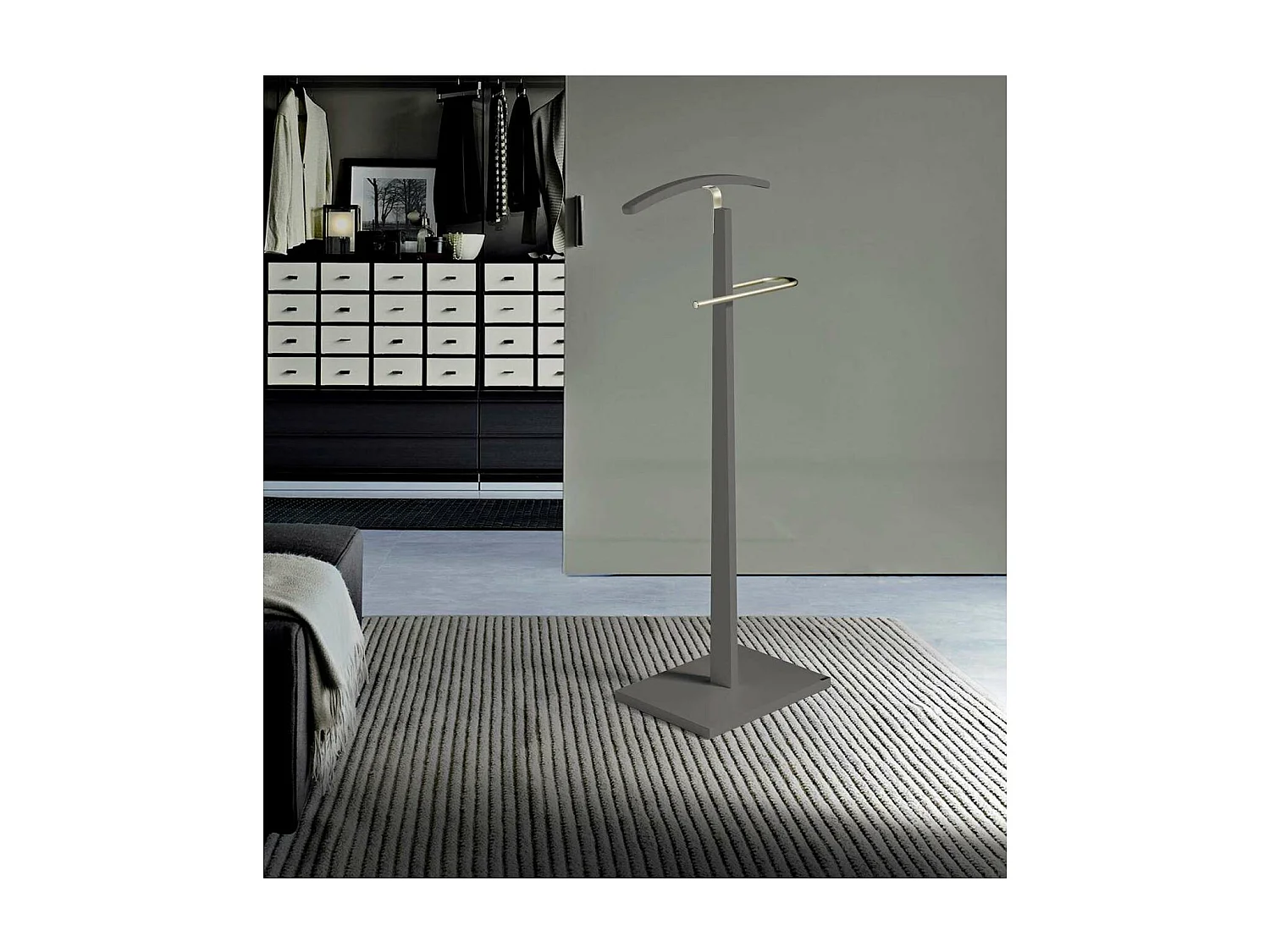 Galan 303 herraje cromo satinado lacado en gris. 114 cm (alto), 48 cm (ancho), 28 cm(fondo