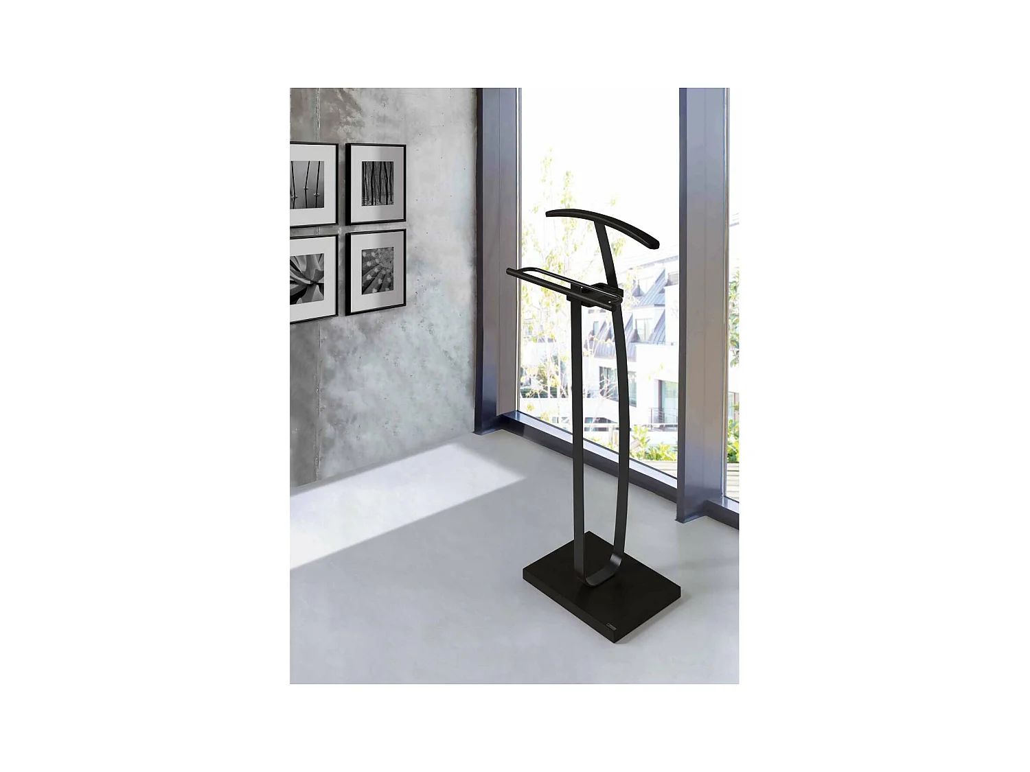 Galán 375 acabado lacado en color negro, 115cm(alto) 48cm(ancho) 30cm(largo)