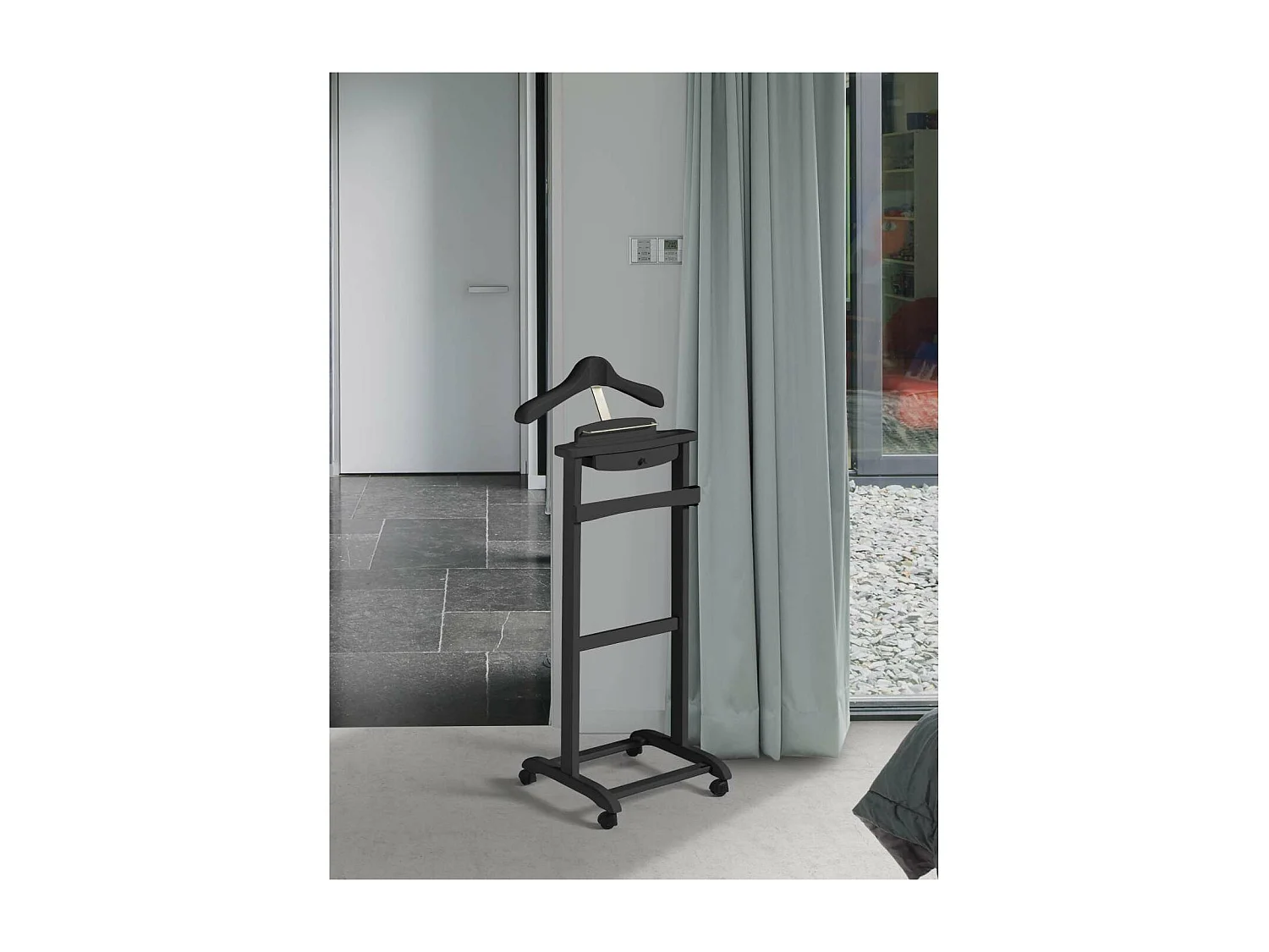 Galán de noche clásico 353 lacado en color negro, 110cm(alto) 47cm(ancho) 35cm(largo)