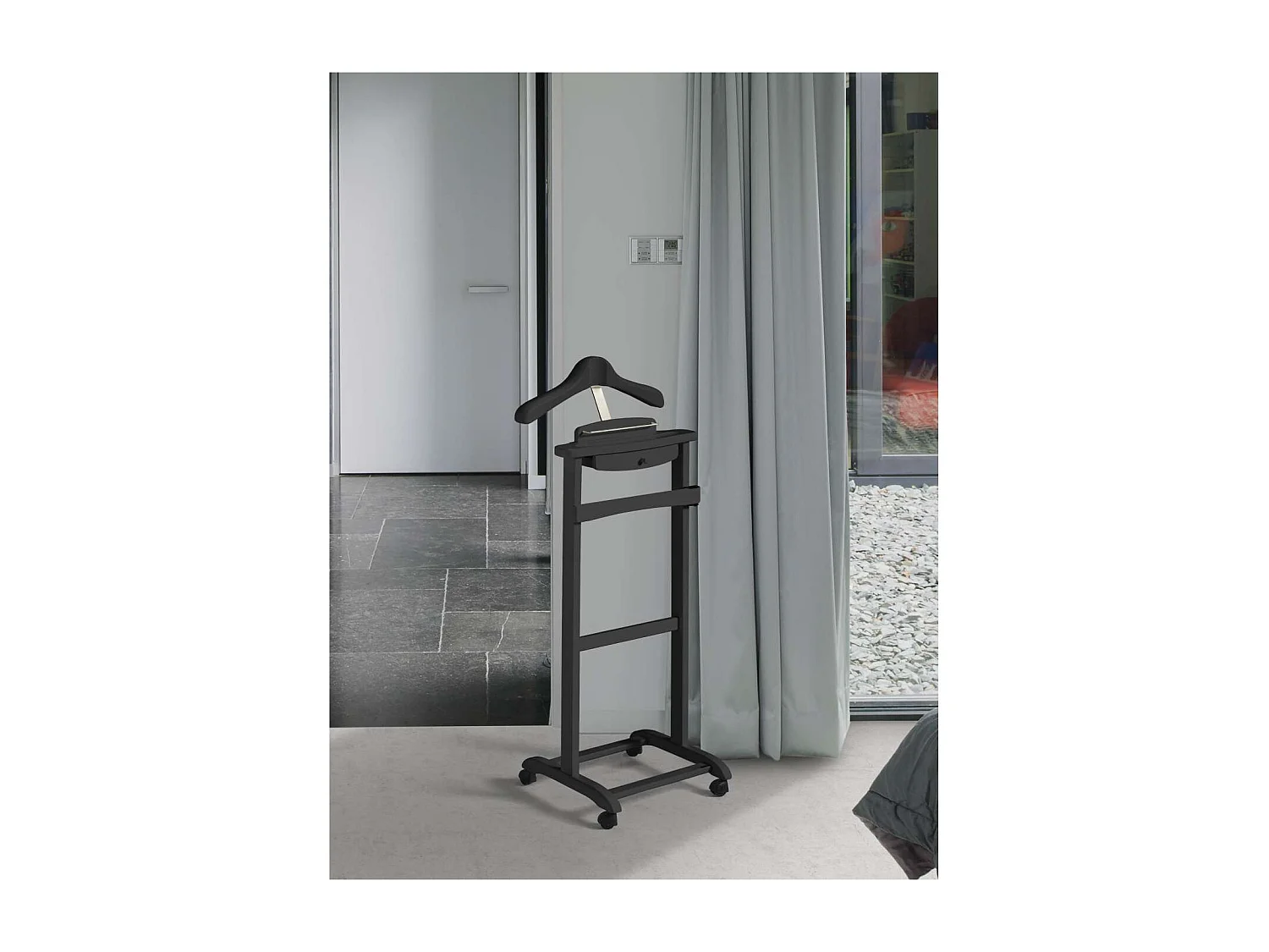 Galán de noche clásico 353 lacado en color negro, 110cm(alto) 47cm(ancho) 35cm(largo)