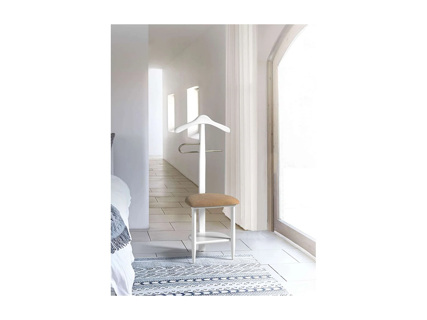 Galán 361 con asiento en beige herrajes cromado satinado lacado blanco, 105 cm(alto)45 cm