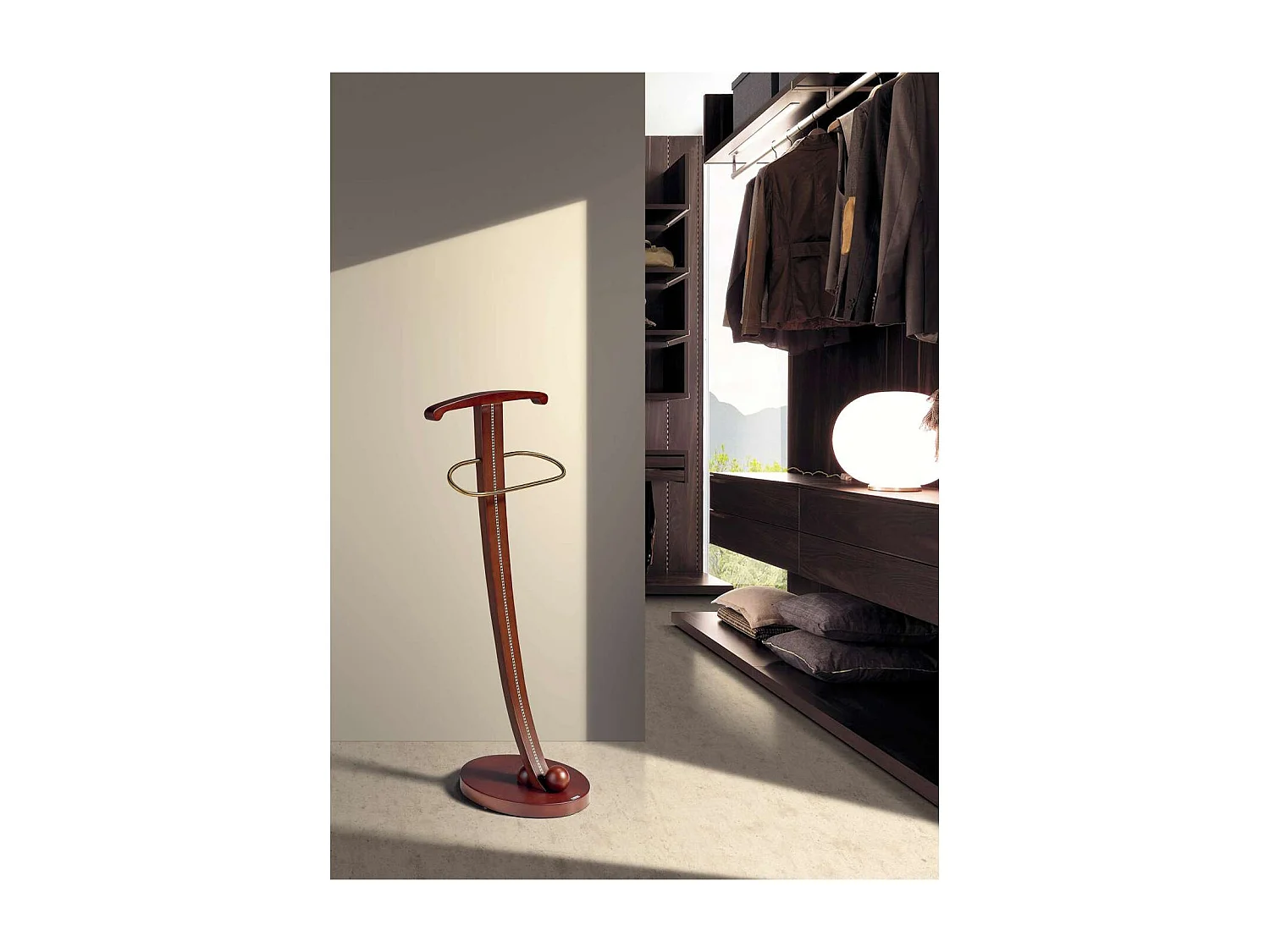 Galán 347 clásico lacado en color mogano, 115cm(alto) 33cm(ancho) 41cm(largo)