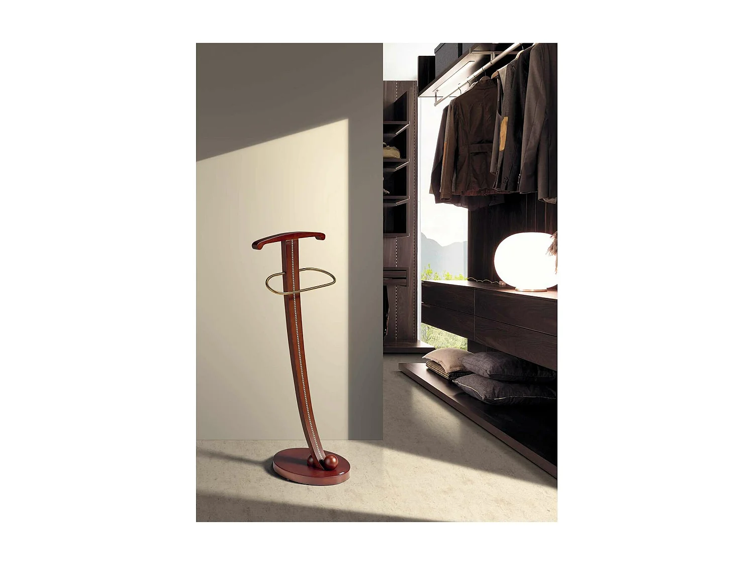 Galán 347 clásico lacado en color mogano, 115cm(alto) 33cm(ancho) 41cm(largo)