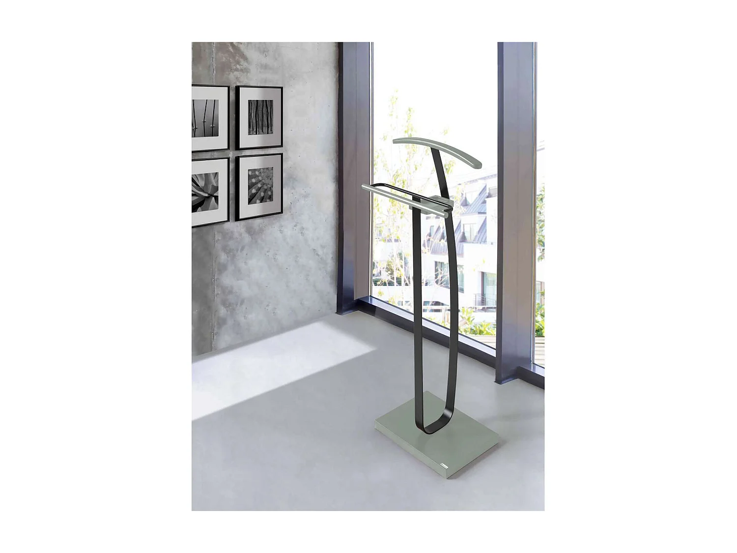 Galán 375 acabado lacado en color verde-negro, 115cm(alto) 48cm(ancho) 30cm(largo)