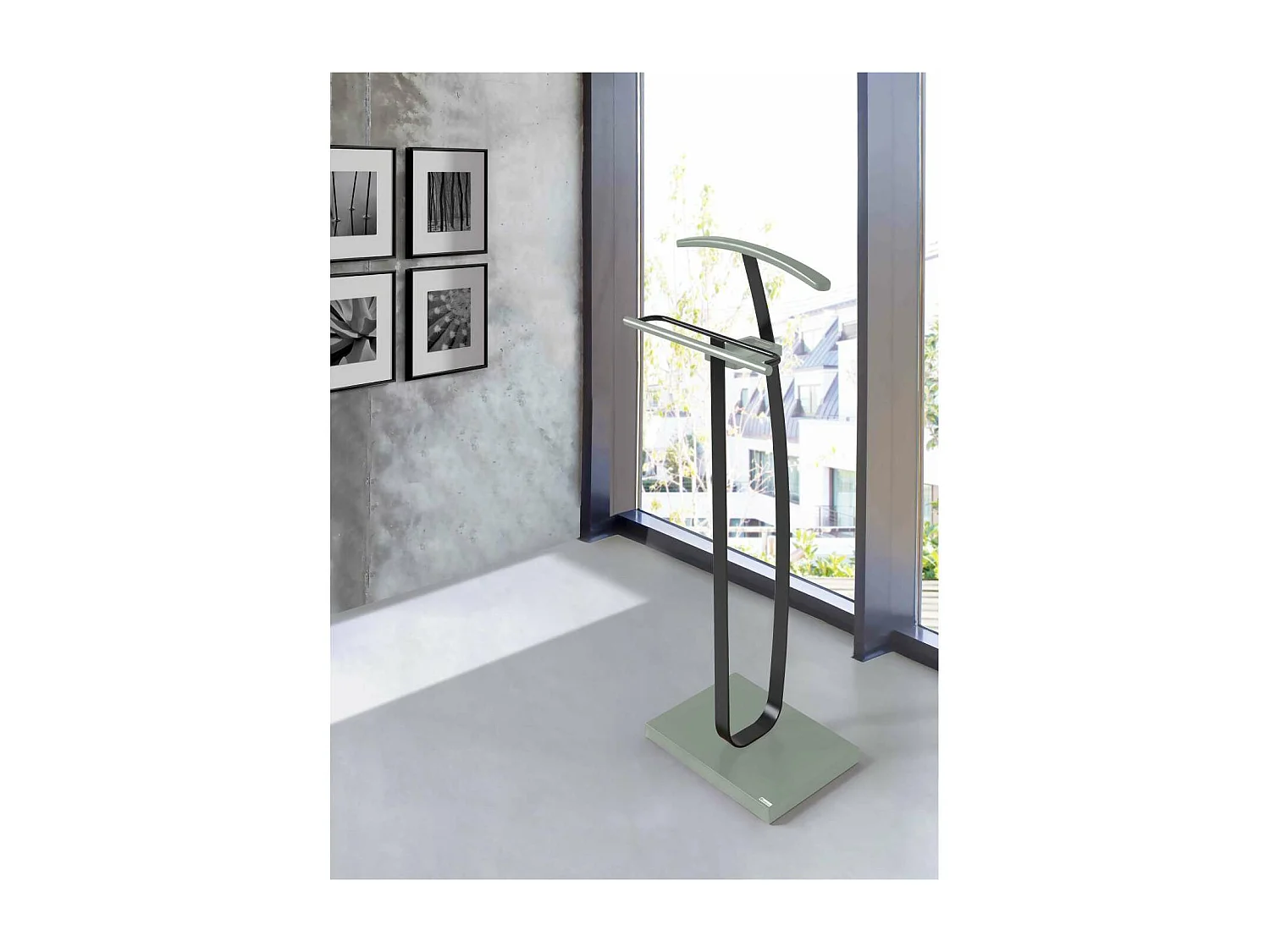 Galán 375 acabado lacado en color verde-negro, 115cm(alto) 48cm(ancho) 30cm(largo)