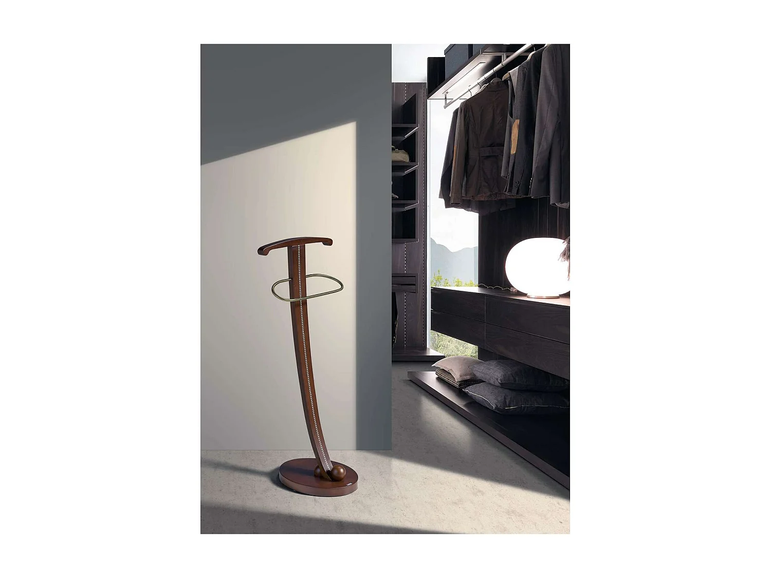 Galán 347 clásico lacado en color nogal, 115cm(alto) 33cm(ancho) 41cm(largo)