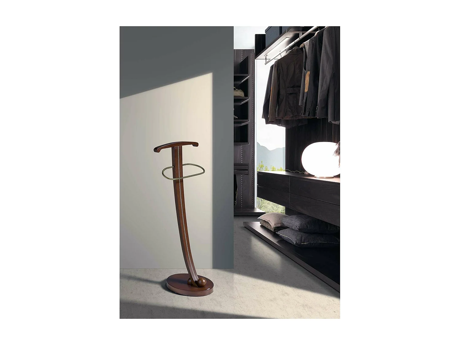 Galán 347 clásico lacado en color nogal, 115cm(alto) 33cm(ancho) 41cm(largo)