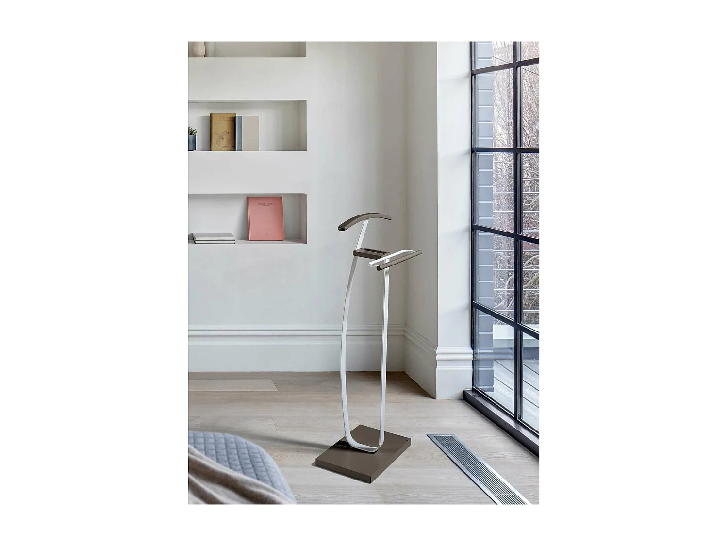 Galán 375 acabado lacado en color moka-blanco, 115cm(alto) 48cm(ancho) 30cm(largo)