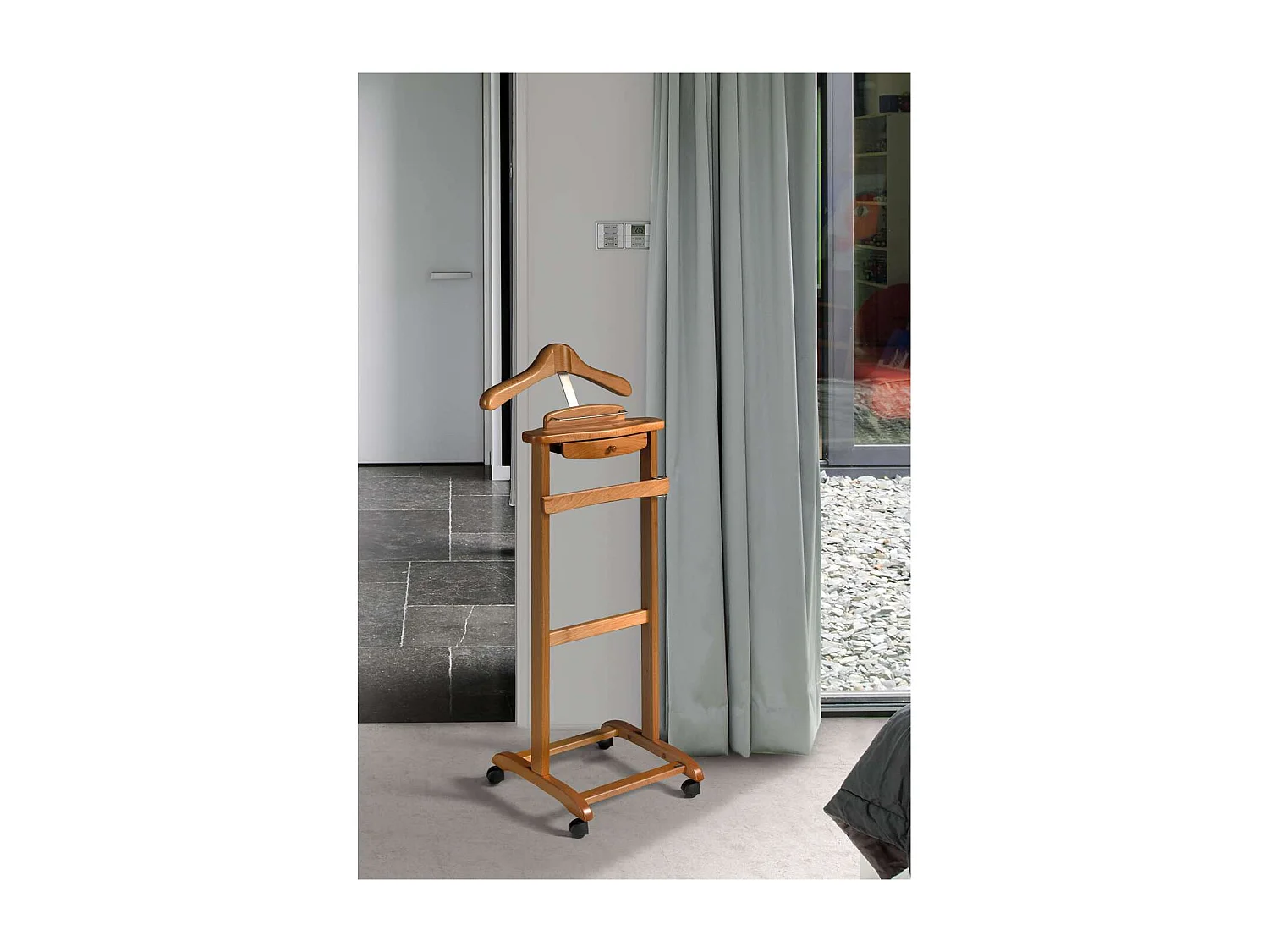 Galán de noche clásico 353 lacado en color cerezo, 110cm(alto) 47cm(ancho) 35cm(largo)