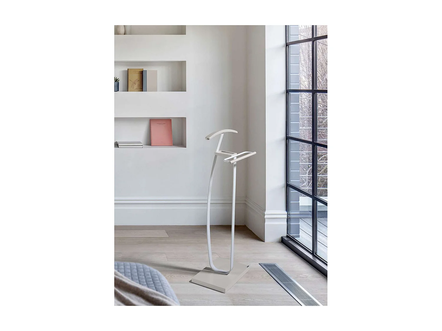 Galán 375 acabado lacado en color visón-blanco, 115cm(alto) 48cm(ancho) 30cm(largo)