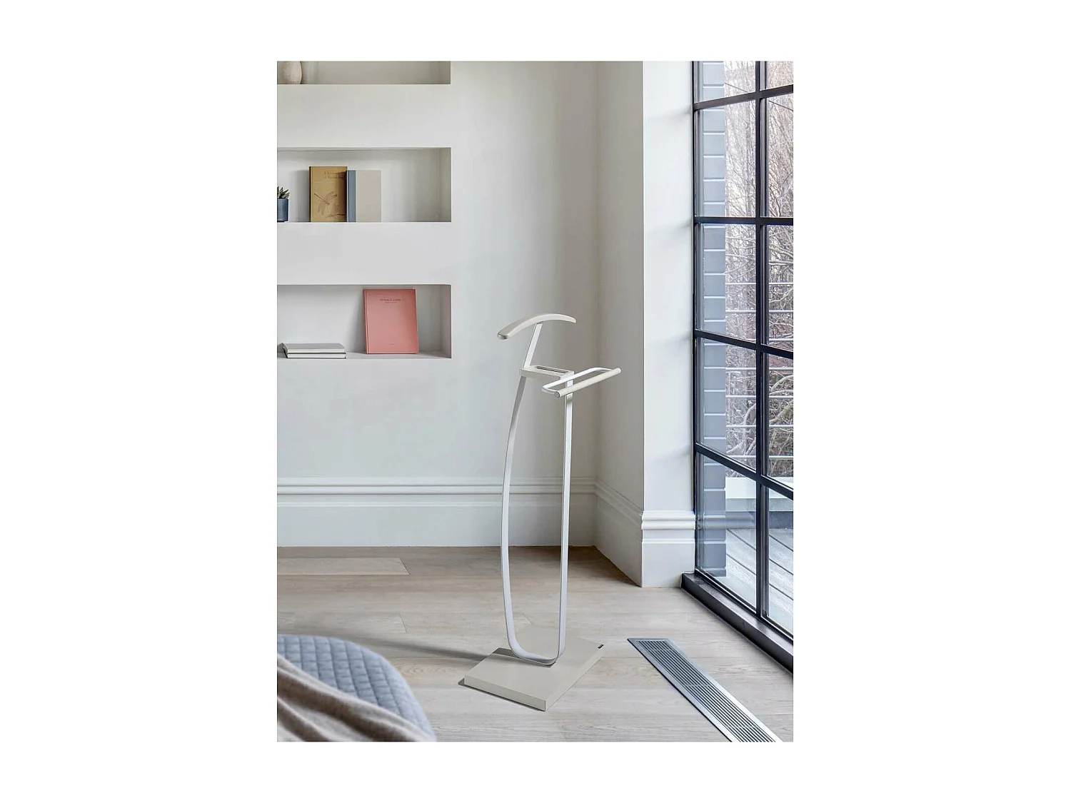 Galán 375 acabado lacado en color visón-blanco, 115cm(alto) 48cm(ancho) 30cm(largo)