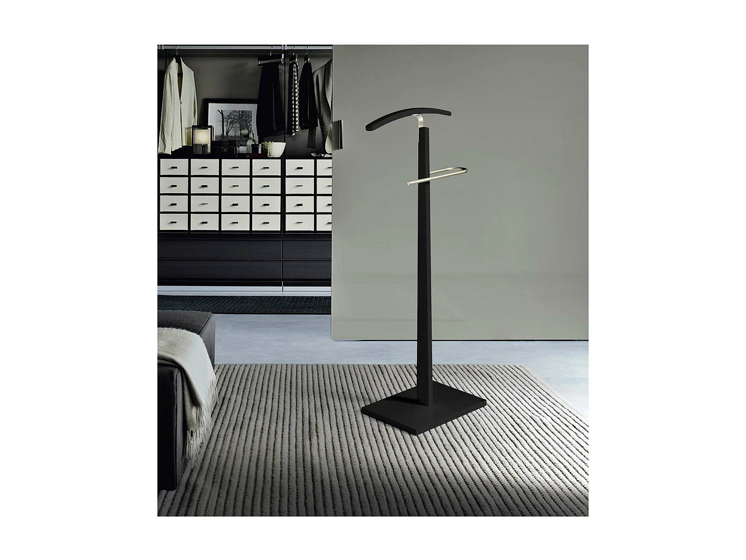 Galan 303 herraje cromo satinado lacado en negro. 114 cm (alto), 48 cm (ancho), 28 cm(fond