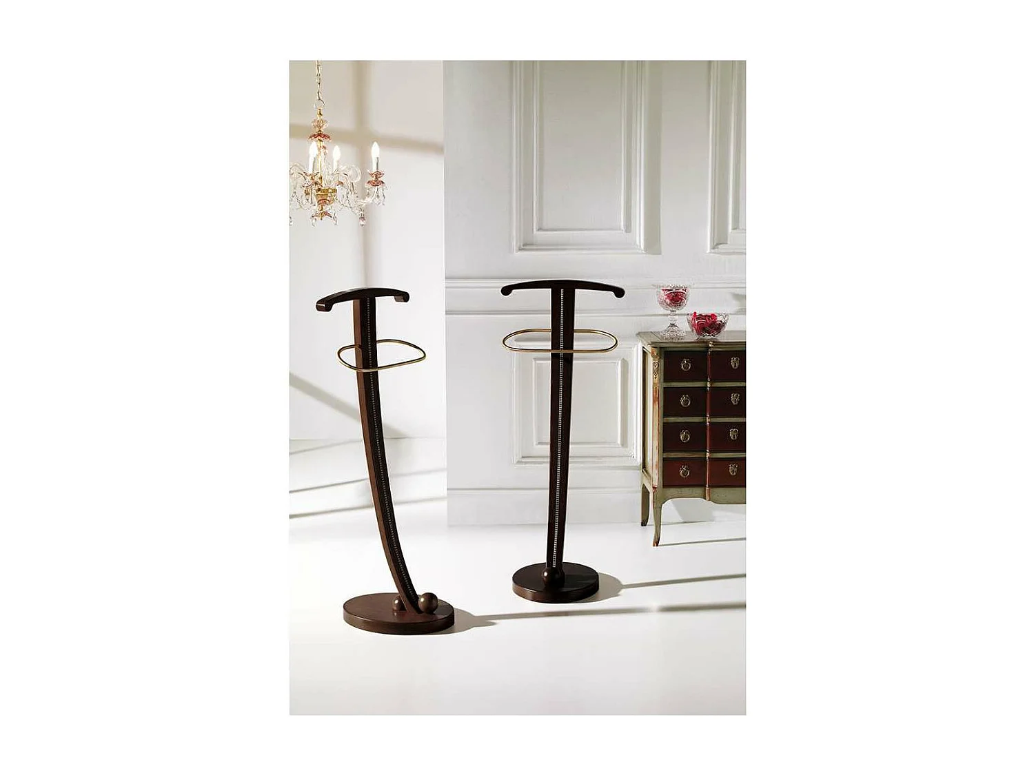 Galán 347 clásico lacado en color wengue, 115cm(alto) 33cm(ancho) 41cm(largo)