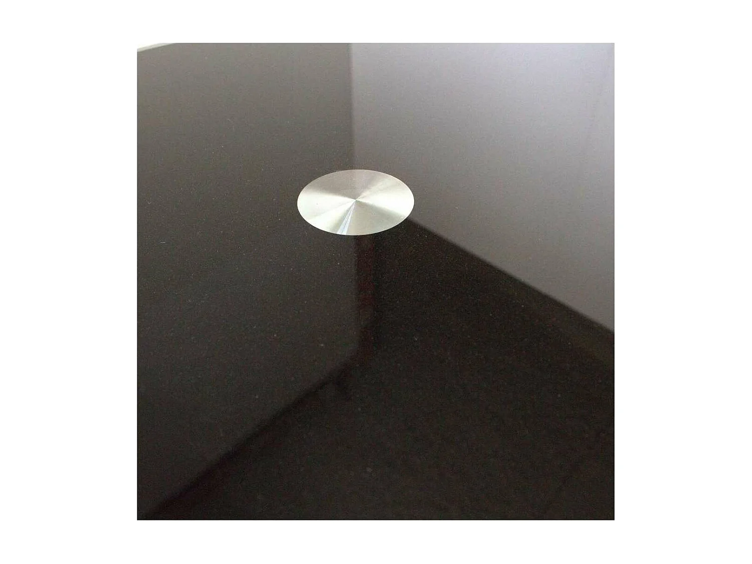 Mesa de estudio acabado cristal negro, 74cm(alto) x 140cm(ancho) x 70cm(fondo).