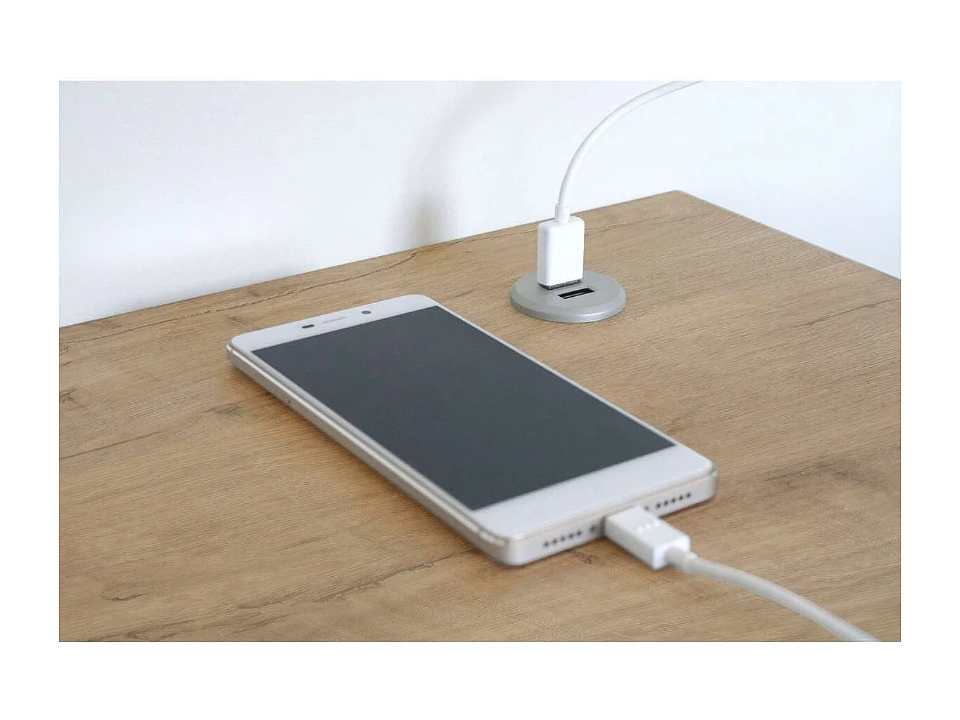 Mesa Estudio Nexus acabado roble gold, 76cm(alto) 135cm(ancho) 60cm(fondo).