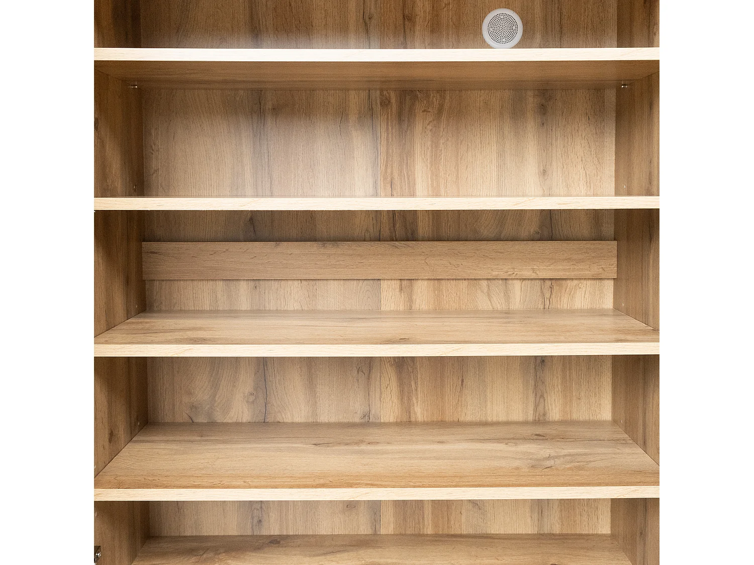 Hohes Sideboard – mit 5 Fächern und 2 Türen – Natur