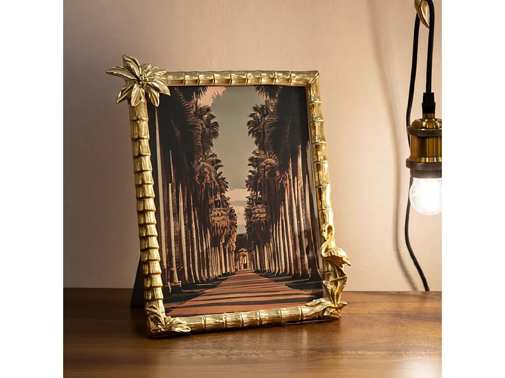 Bilderrahmen aus Kunstharz goldfarben mit Palme 30x2,8x26 cm