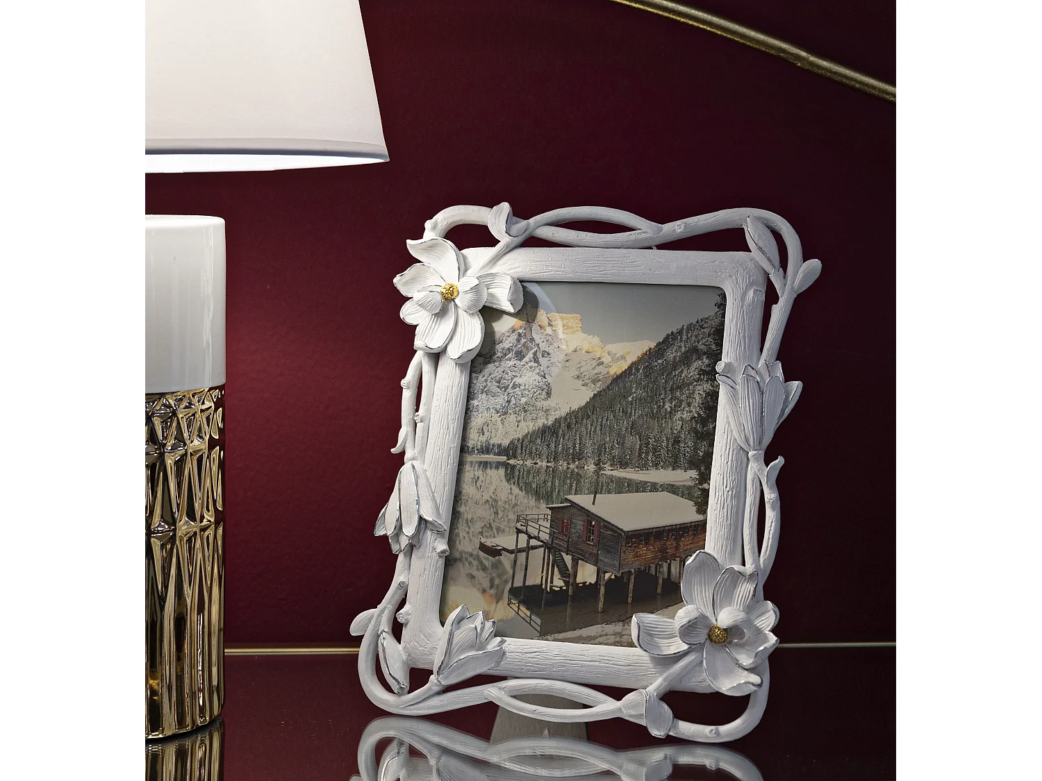 Cornice in resina bianca con fiori cm 23,8x2,7x28