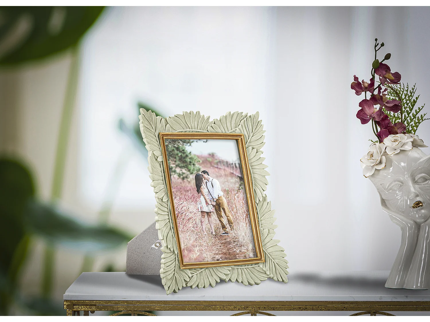 Cornice in resina beige e dorata cm 23,5x3x28