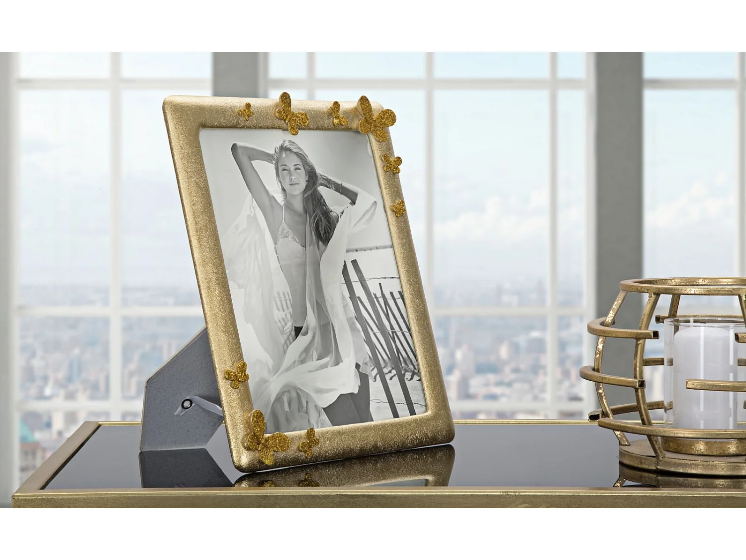 Cornice in resina dorata cm 25x2,5x30