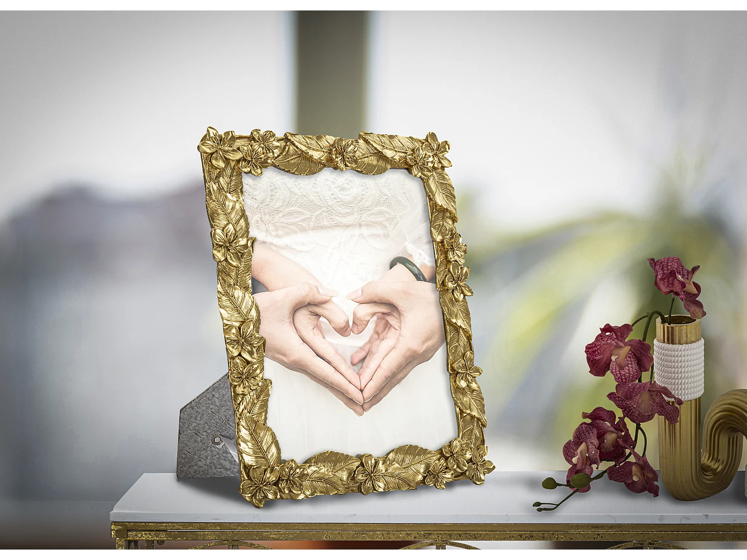 Cornice in resina dorata cm 26x2x30,7