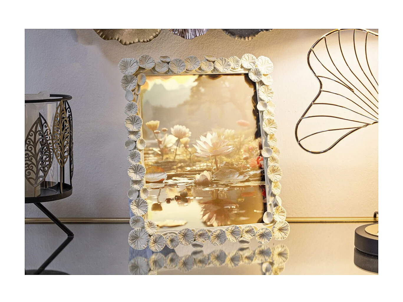 Beige harslijst met lotusbladeren 25,8x2x31 cm