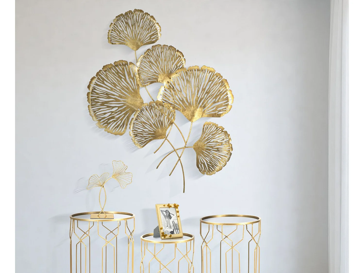 Decoración de pared 3D en metal dorado con hojas Iris