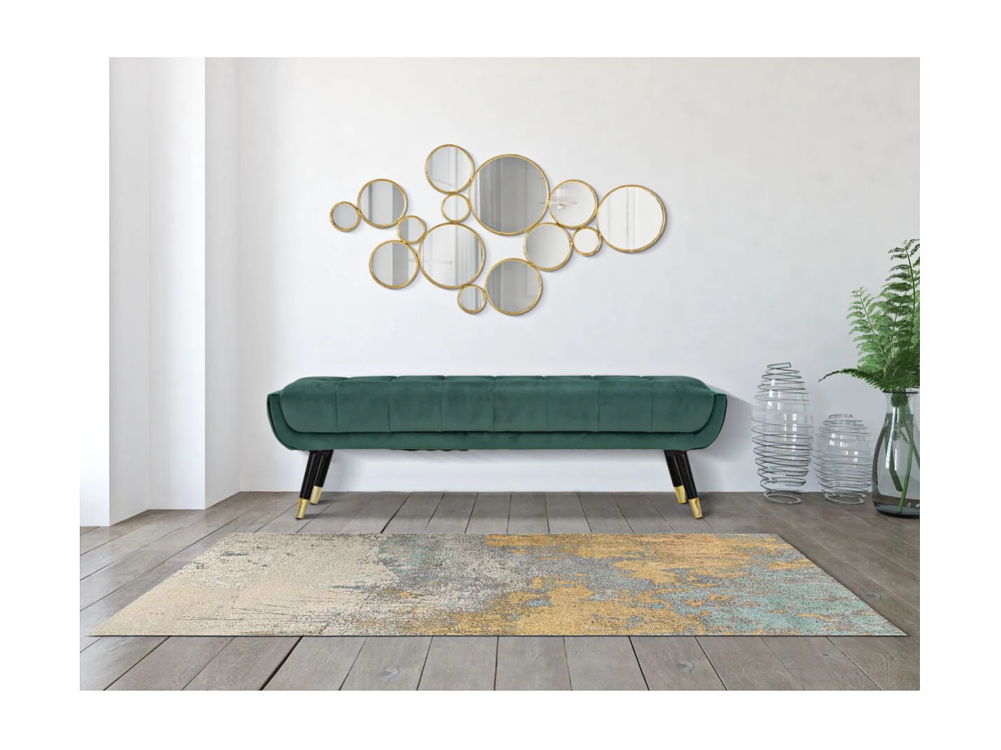 Wanddekoration mit goldenen runden Spiegeln Mirrors