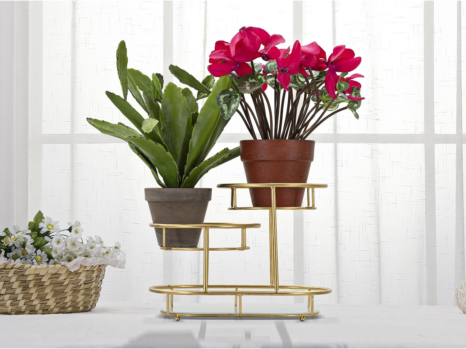 Portaoggetti in metallo dorato con 3 ripiani cm 36x22,5x27