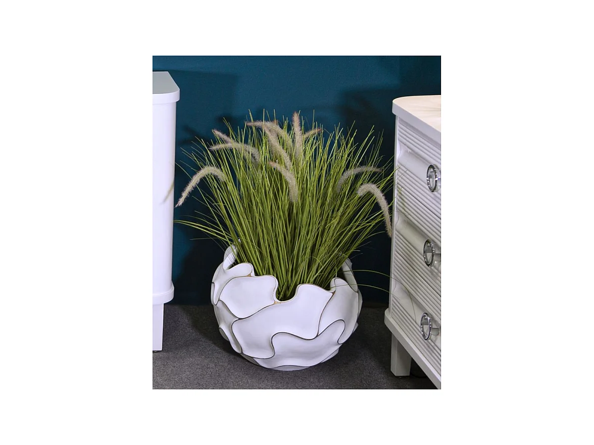 Runder Gaspeau-Übertopf aus weiß gewaschenem Polyresin – Ø 44 x 37 cm – Dekorative Vase mit Boho-Chic-Reliefverzierungen