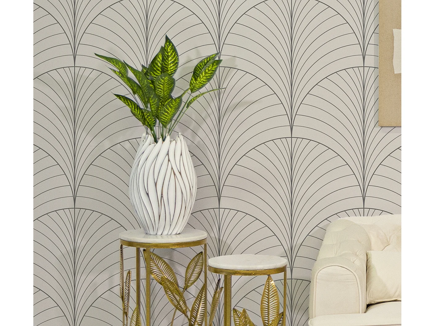 Vaso in resina bianco con decori in rilievo Ø cm 27x41,5