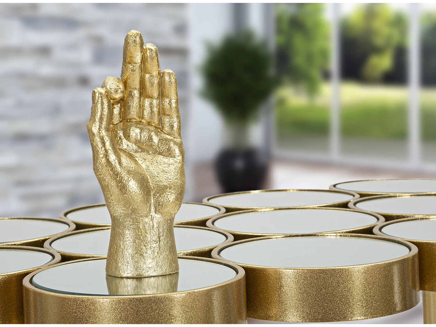 Statuetta a forma di mano in resina dorata cm 10x7x22,5