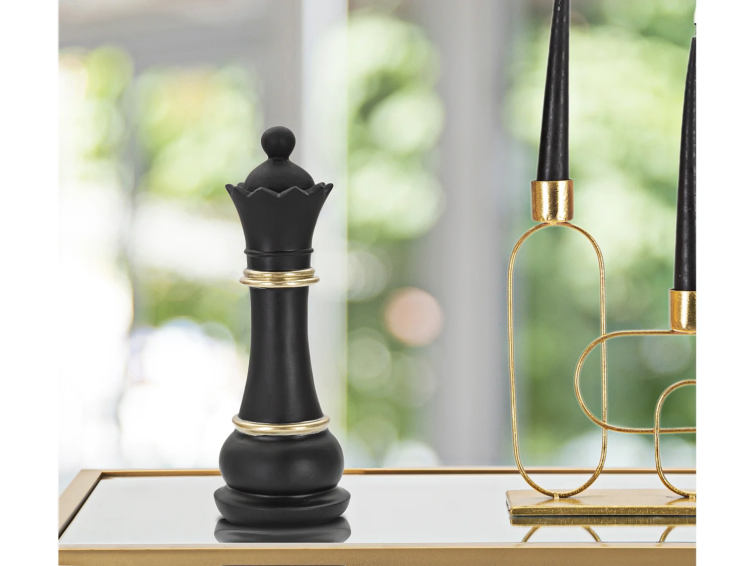 Regina degli scacchi in resina nera e dorata Ø cm 9x25,5