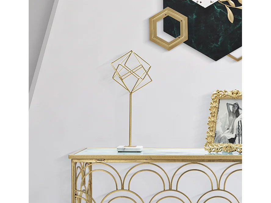 Scultura in metallo dorata con base in marmo bianca cm 16x18x41,5