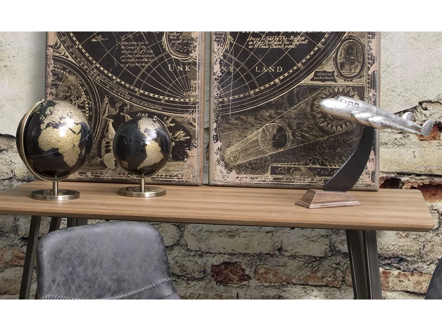 Mappamondo in pvc e base in metallo nero e dorato Ø cm 25x34