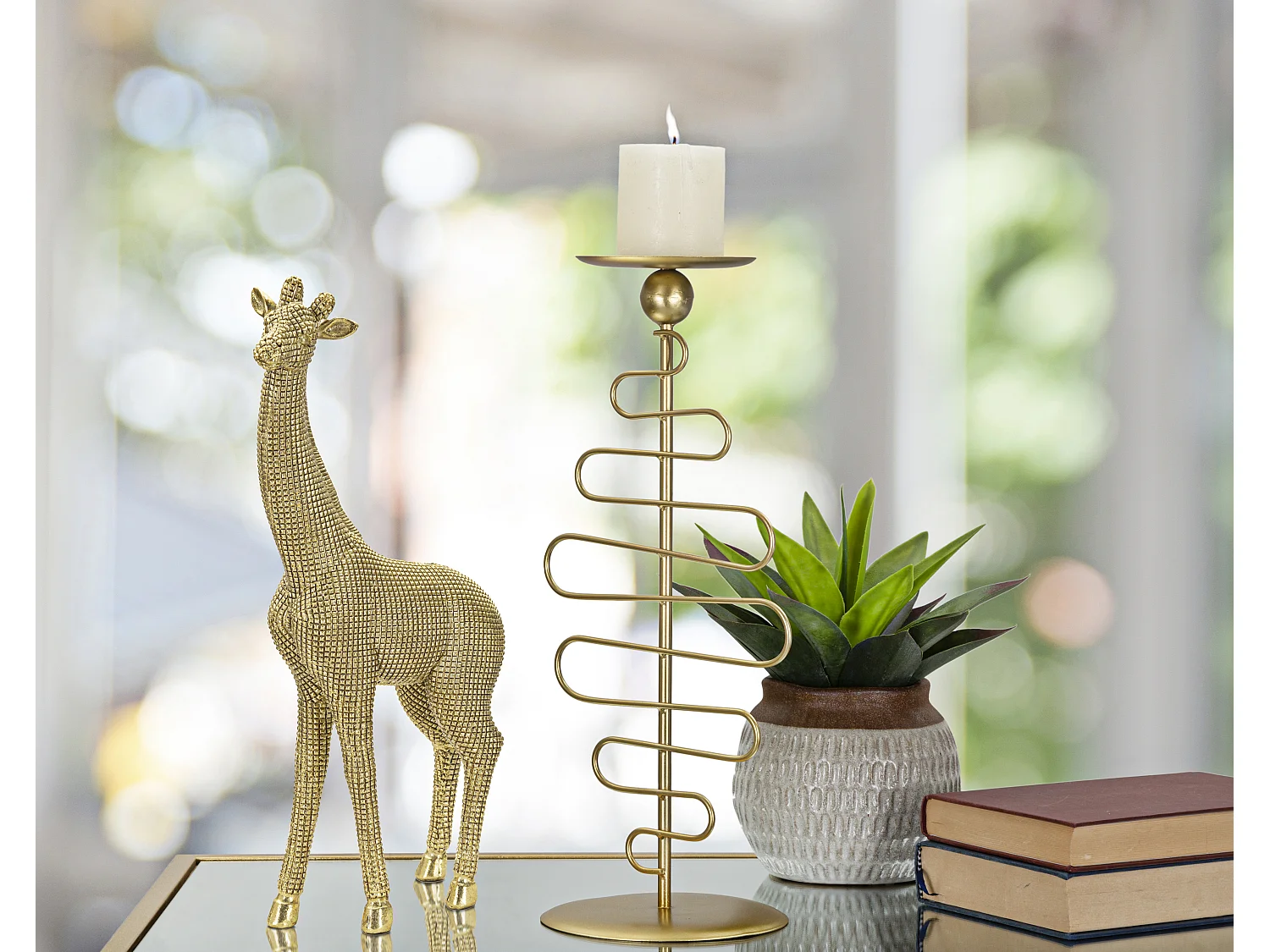 Statua di giraffa in resina dorata cm 19,8x8x40