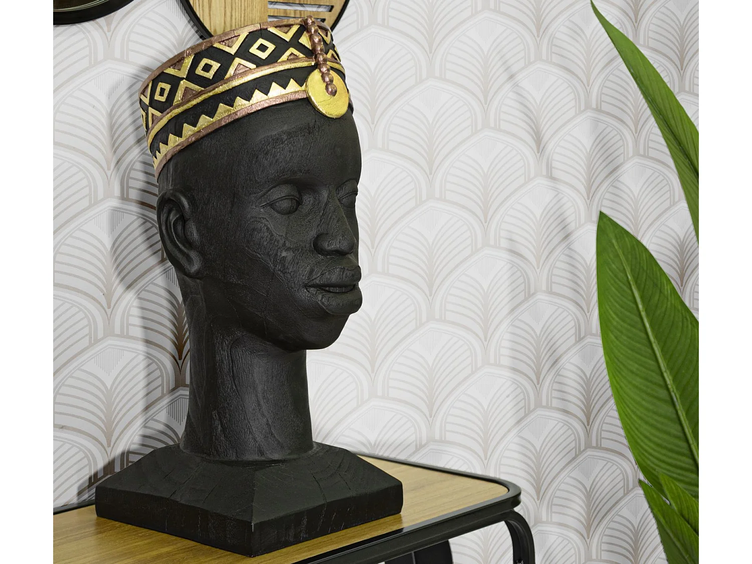 Statuetta a forma di testa di uomo in resina nera cm 25x25x56