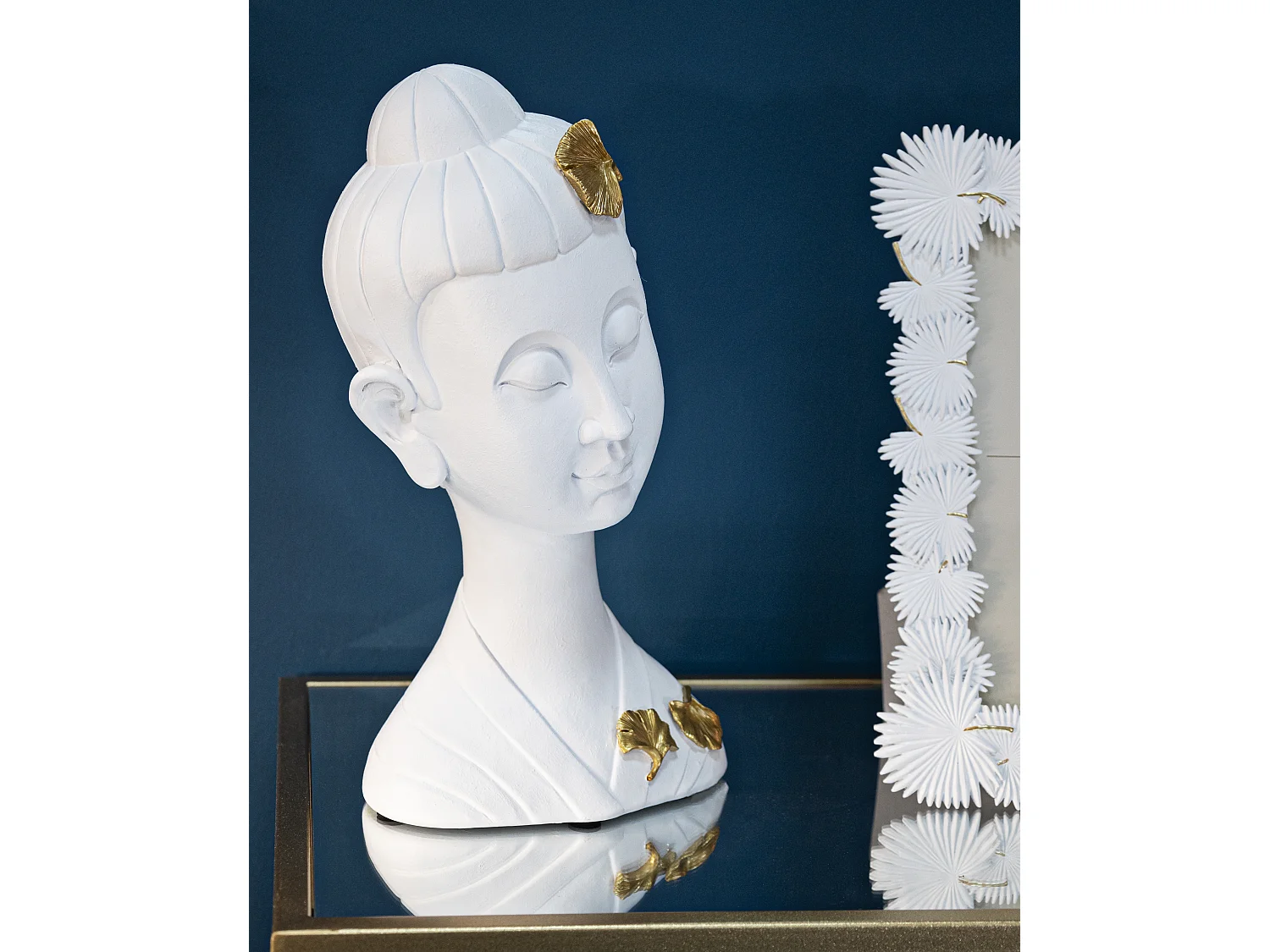 Testa di Buddha in resina bianca cm 21,5x16x35