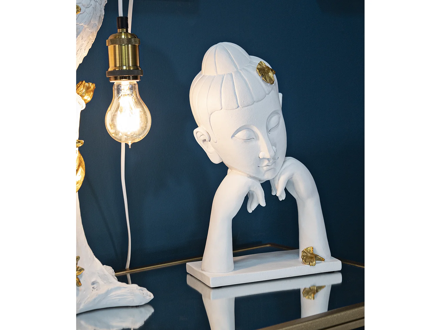 Testa di Buddha in resina bianca cm 21,5x13x36