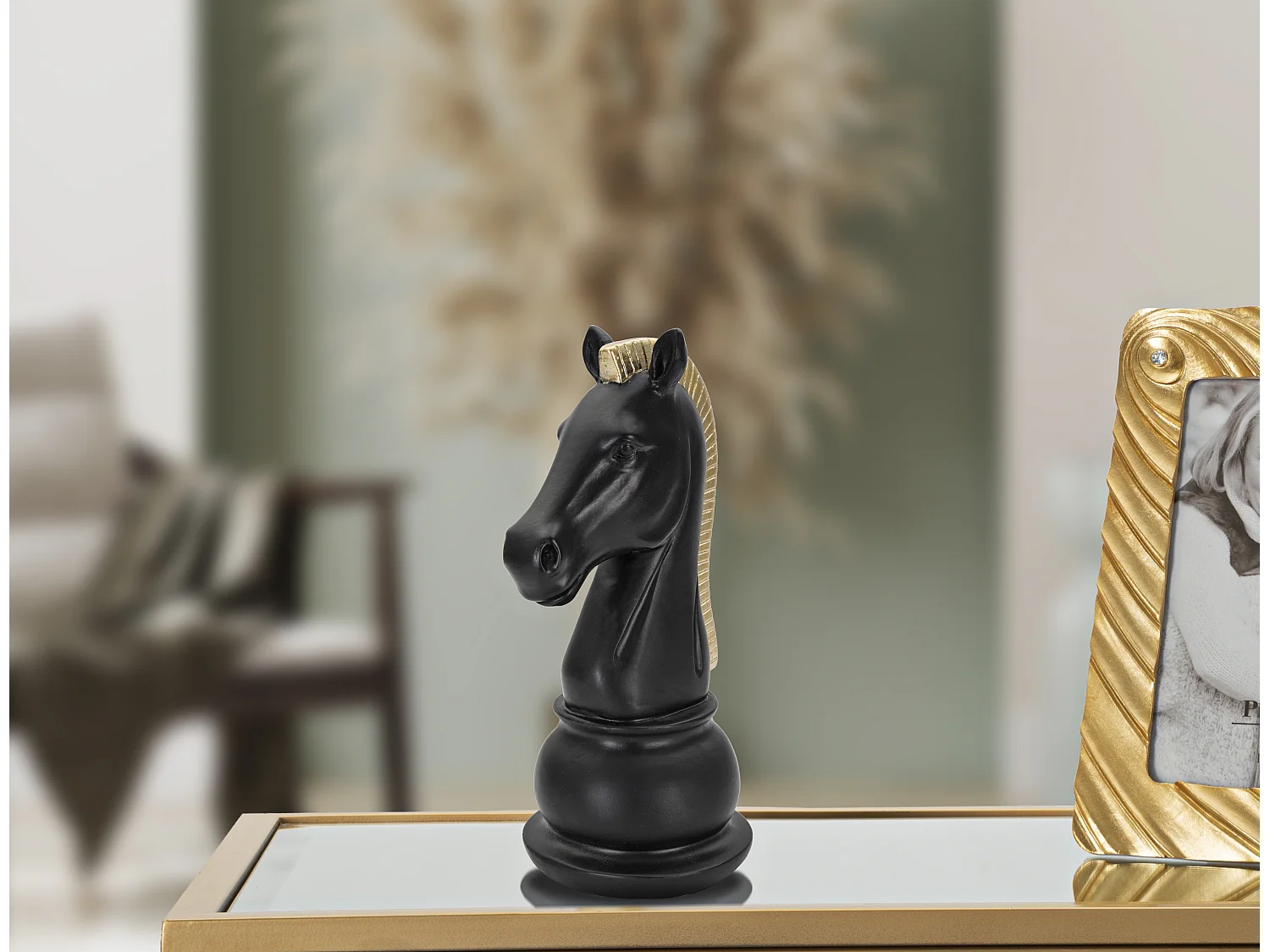 Cavallo degli scacchi in resina nero e dorato Ø cm 10,5x8,5x19
